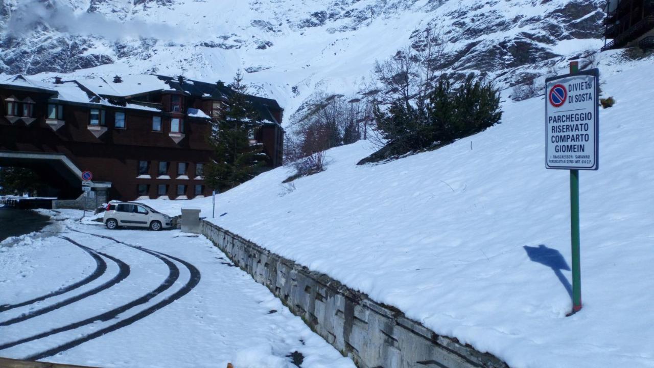 Giomein Sporting Red House Breuil-Cervinia Ngoại thất bức ảnh